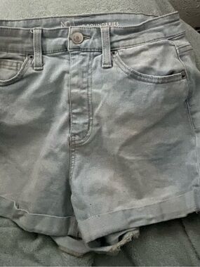 No Boundaries Women's Pale Blue Rolled-Hem Denim Shorts